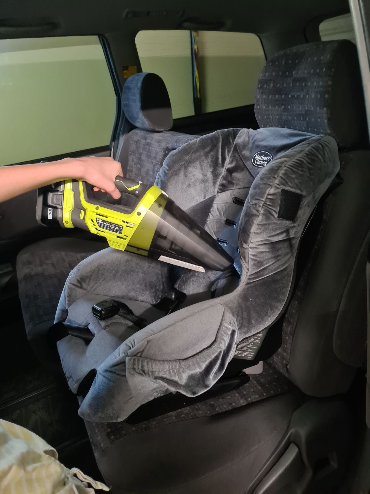 Long weekend road trips can only mean one thing .... an explosion of crumbs in the baby seat! Thank goodness for my Ryobi vacuum! 